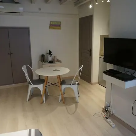 Typique Et Cosy Climatise. Appartement Arles