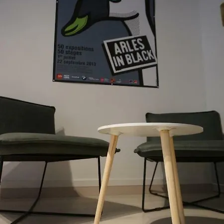 Appartement Typique Et Cosy Climatise. Arles